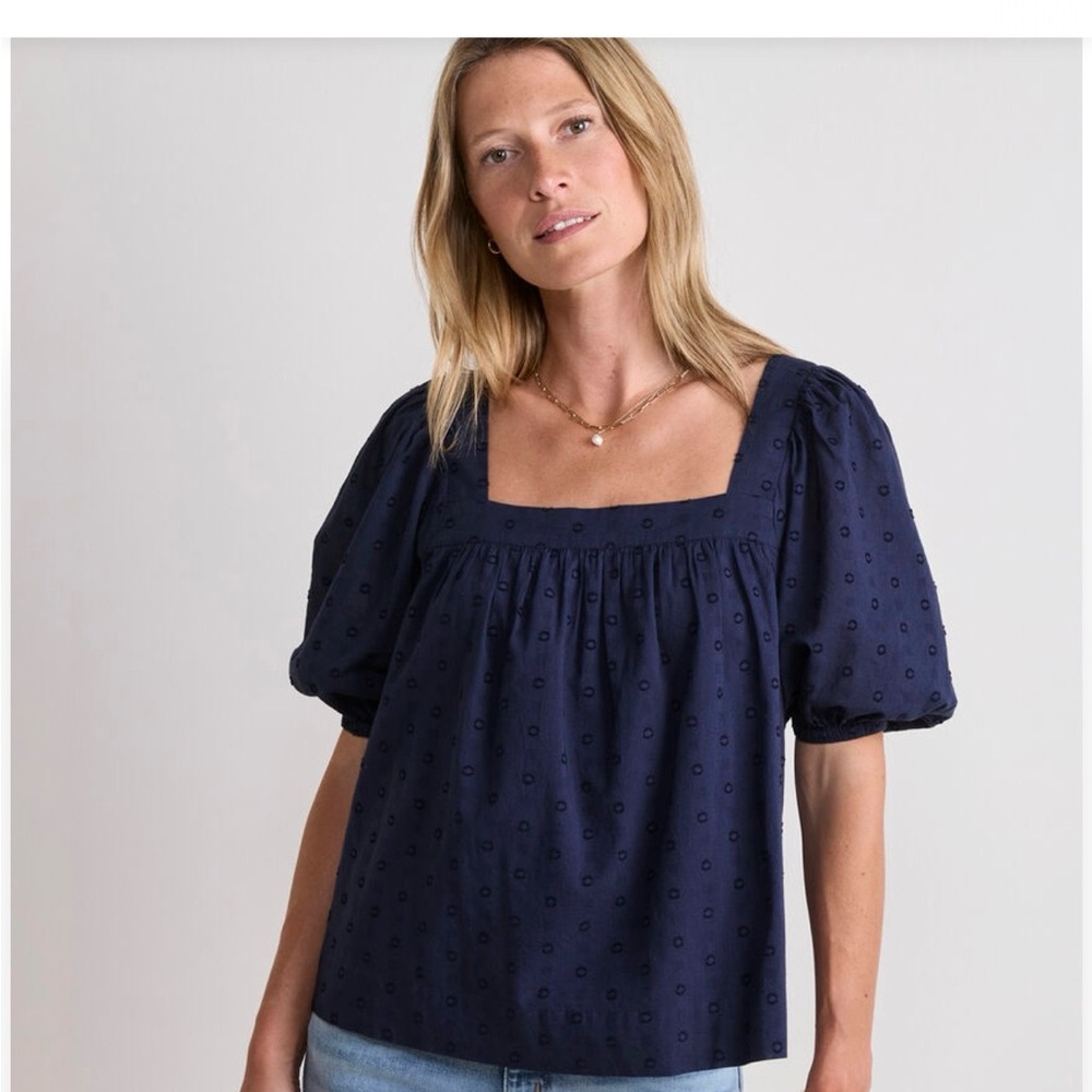 Serena Dobby Square Neck Puff Sleeve Top in Navy